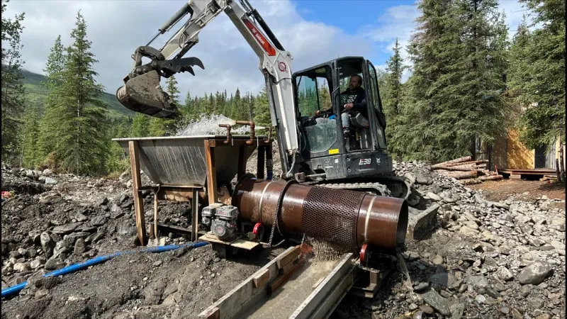 Gold Mining in Alaska Live: Hopefully There's Gold in the Box (Video)
