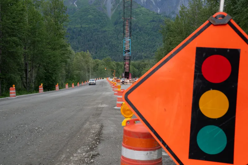How to use the lone stoplight in the Chilkat Valley