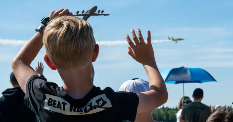 2026 Arctic Lightning Air Show wows Interior crowds