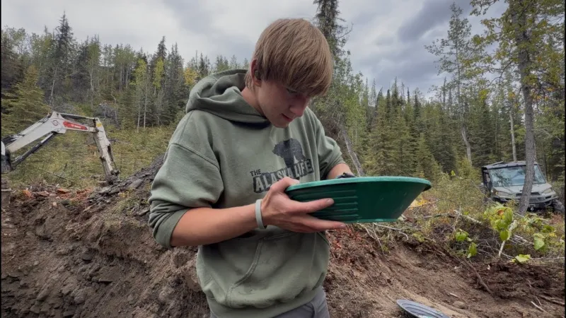 Alaska Gold Mining Live: Prospecting a New Spot. (Video)