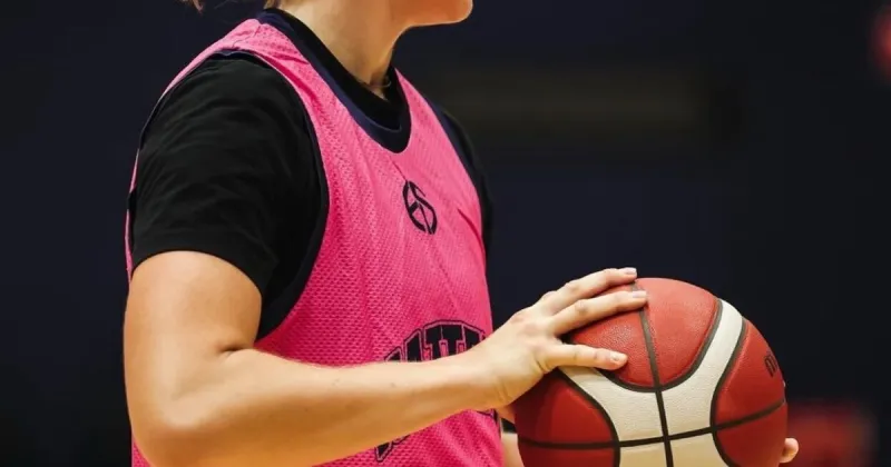 Cantwell woman begins second season playing pro basketball in United Kingdom