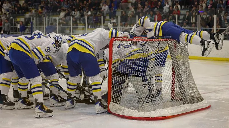 Hockey Welcomes UMary and Mount Royal for Pair of Exhibition Games at the Carlson Center
