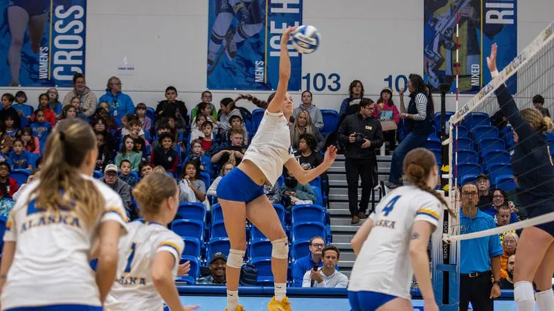 Nanooks Take No. 21 Central Washington to Five Sets but Fall