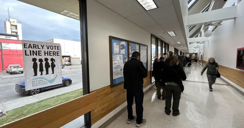 Long lines form as early voting begins