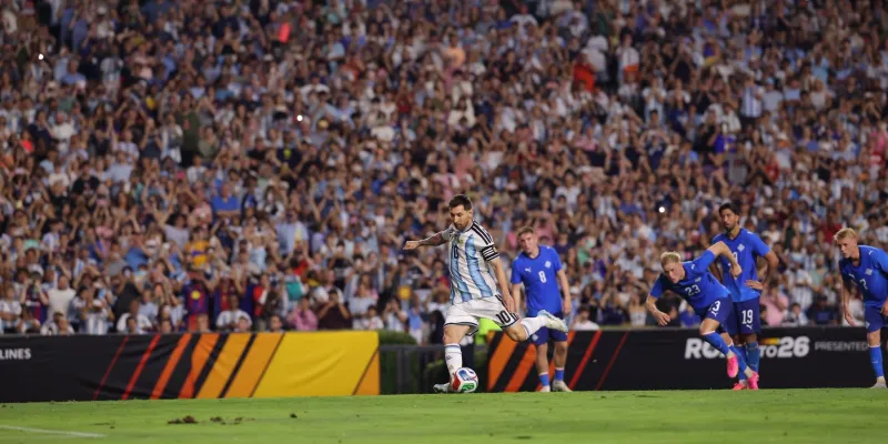 Watch: Lionel Messi scores goal in iconic Jordan-Hare Stadium moment