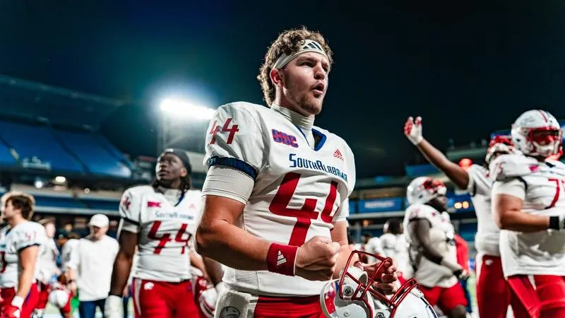 Turner Named Nominee for Allstate AFCA Good Works Team, Allstate Wuerffel Trophy
