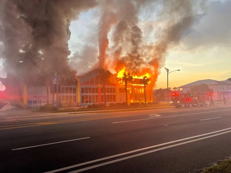 Fire destroys popular Panama City Beach souvenir store