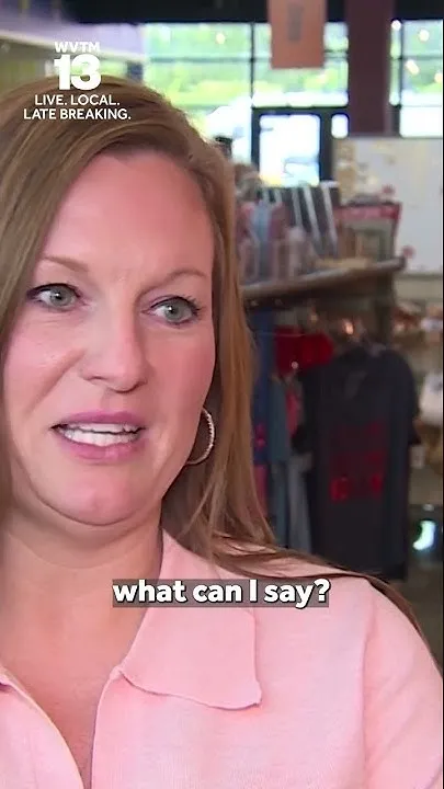 Fans travel to Dolly Parton's Tennessean Travel Stop to pay tribute (Video)