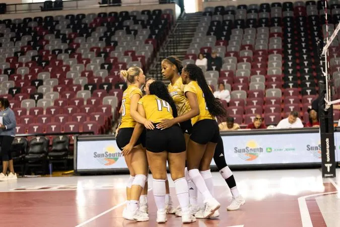 Volleyball Takes Mercer to the Limit in Five-Set Thriller