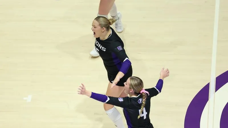 Lions defeat Trojans in three sets
