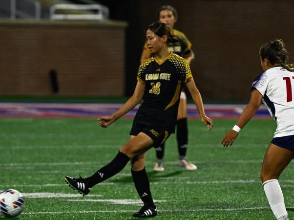 Nishio's Brace Helps Soccer Break Skid in Arkansas