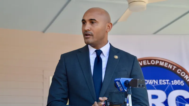 Figures introduces bipartisan legislation to combat "chameleon carriers"
