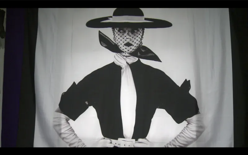Art exhibit in Andalusia explores history of gloves in fashion
