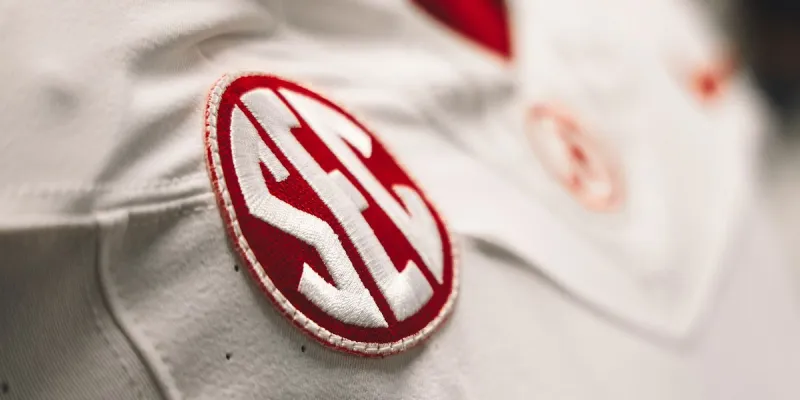 Texas climbs to No. 1, Alabama enters top-10 in latest edition of AP Poll
