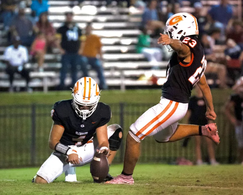 Late collapse dooms Glenwood