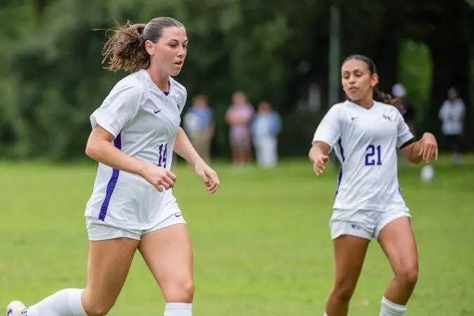 Badgers Rally Past AUM for Third Straight Win