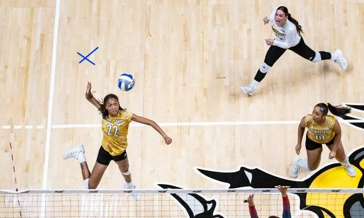 Volleyball Has Strong Second Set but Falls in Three to Florida Atlantic