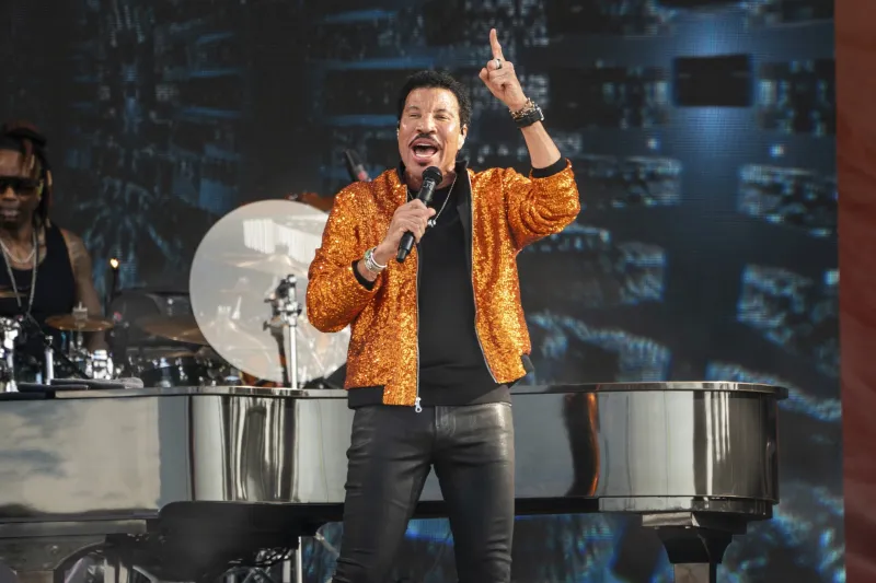 Lionel Richie undergoes heart procedure
