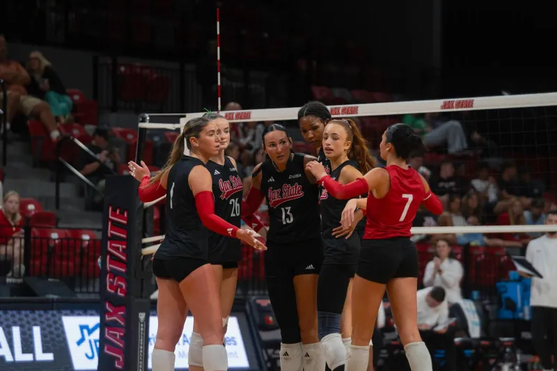 Volleyball Opens CUSA Competition at Delaware