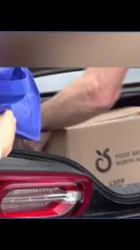 Local organizations fight hunger by distributing 50,000 pounds of food (Video)