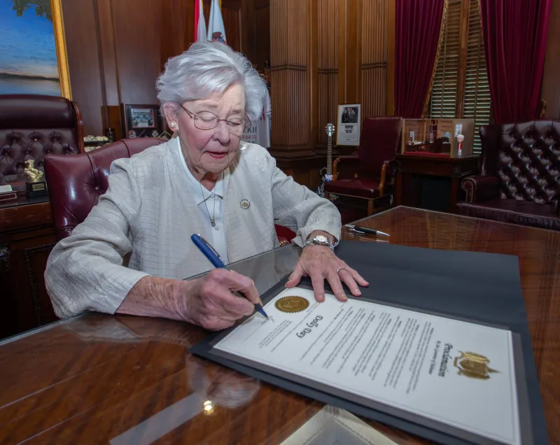 Gov. Kay Ivey declares "Dolly Day" in Alabama