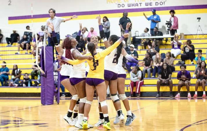 Lady Bears sweep away Oakwood