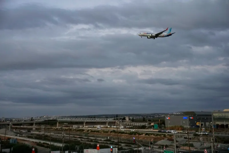 Pilot, passengers thwart attempt to crash flight full of Israelis