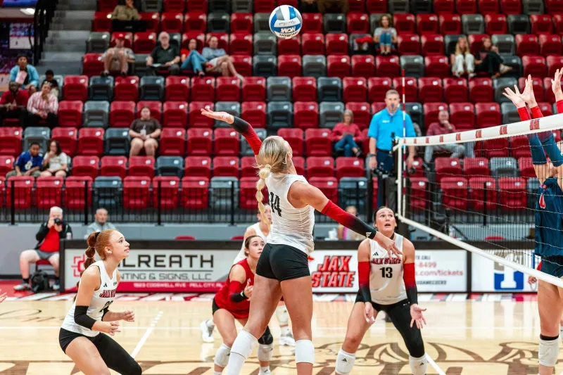 Gamecocks Drop Three-Set Match to Flames
