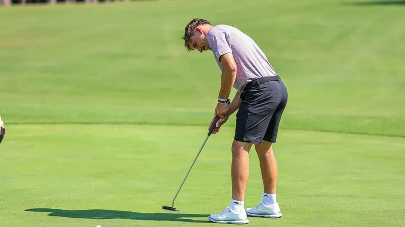 Estas leads Lions after day one in Lexington