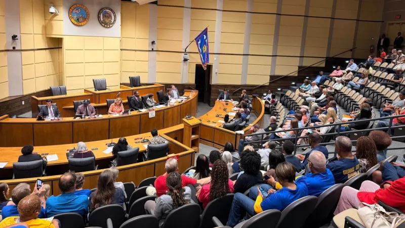 Mobile council holds first night meeting in 12 years