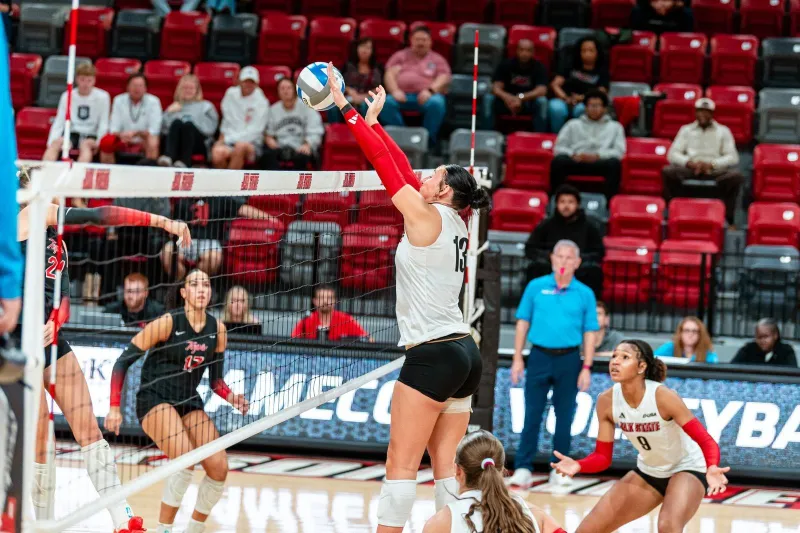 Jax State Battles Hilltoppers in Opening Set Before WKU Pulls Away