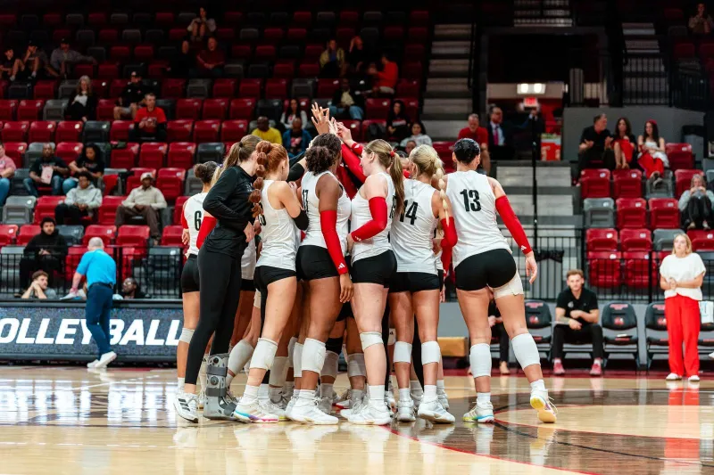 Volleyball Loses 3-0 at Home Versus WKU