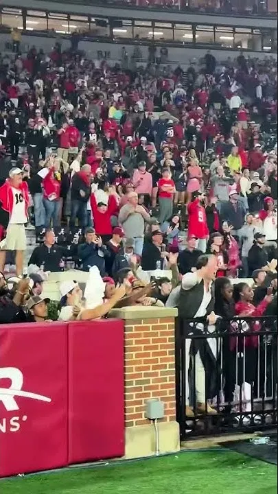 Kirby Smart celebrates his first win with Georgia at Bryant-Denny Stadium (Video)