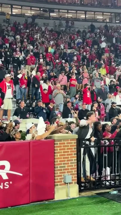 Kirby Smart takes in his first win at Bryant-Denny Stadium as Georgia's head coach #alabama (Video)