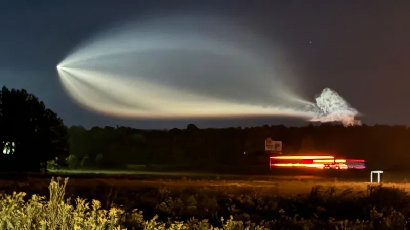 What caused the glowing 'space jellyfish' in Alabama's sky?