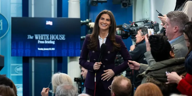 Kaitlan Collins joins UA's College of Communication & Information Sciences Hall of Fame