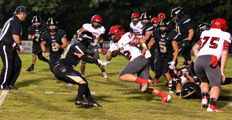 Gipson Runs Into Record Books as Fyffe Tops Ider