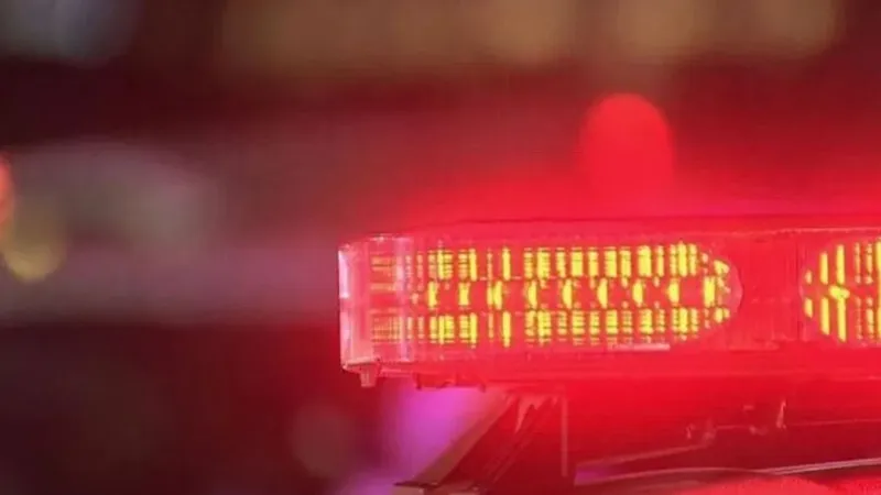 Crash blocks eastbound I-20 in Calhoun County