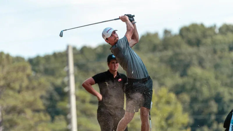 Men' Golf Ties for Sixth at Furman