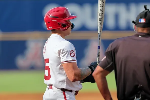 Arkansas baseball DH Kuhio Aloy leaves SEC Tournament game with injury