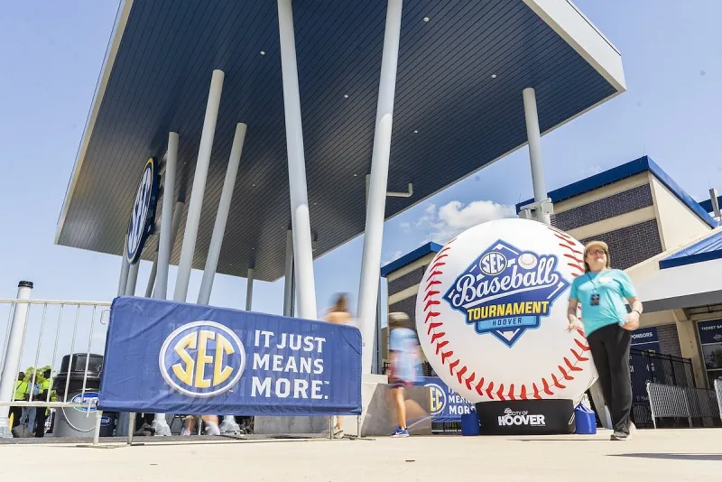 Arkansas baseball vs. Texas at SEC Tournament: How to watch and listen, pitching matchup, forecast, stats, comparison