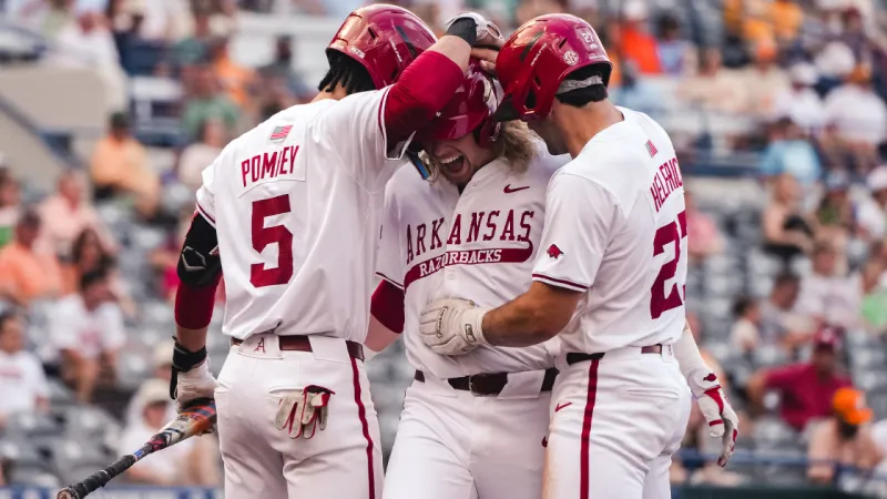 Stewart's Two Homers Power Hogs past Vols in Hoover