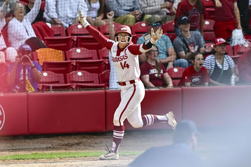 LIVE SCORE UPDATES & ANALYSIS: Arkansas softball vs. Duke at NCAA Fayetteville Super Regional