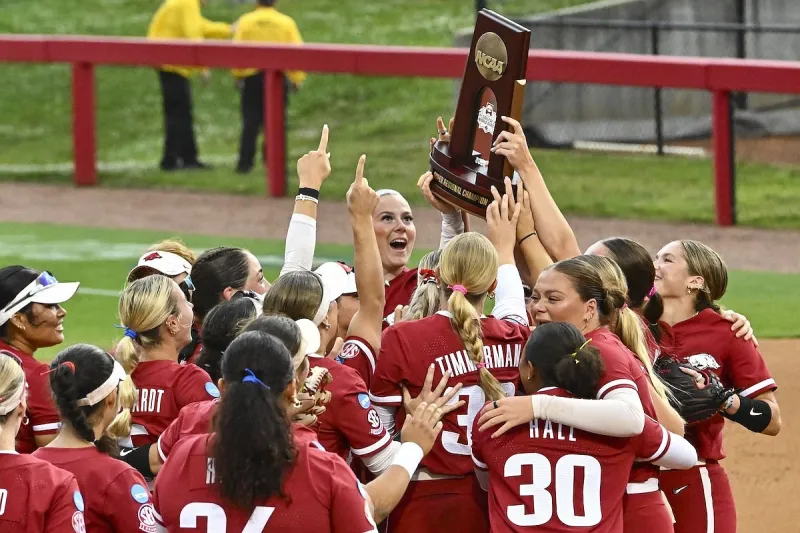 Arkansas softball punches first trip to Women's College World Series with dominant win over Duke