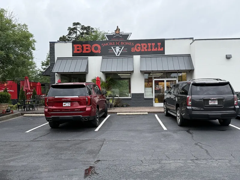 RESTAURANT REVIEW: Recently moved Smoke N' Bones excels at some items, falls just short on some