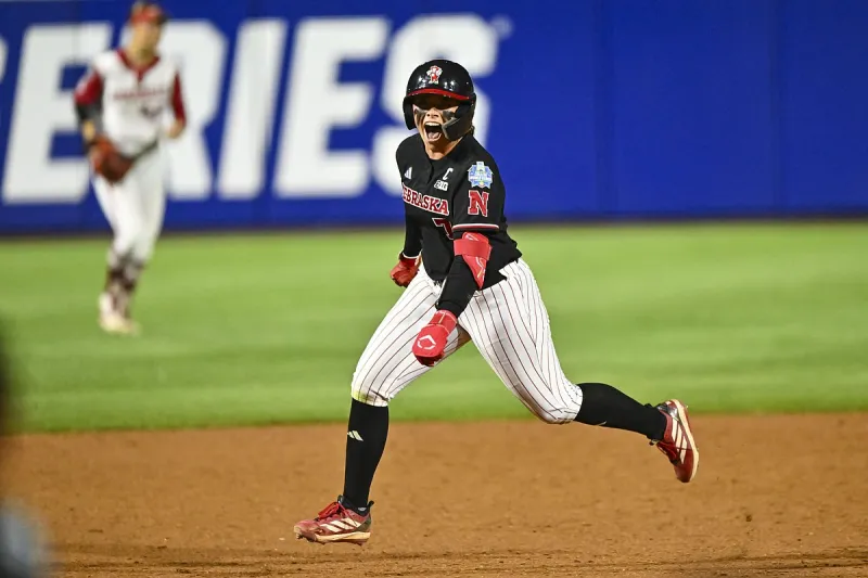 UPDATES & ANALYSIS: Arkansas softball vs. Nebraska at the Women's College World Series