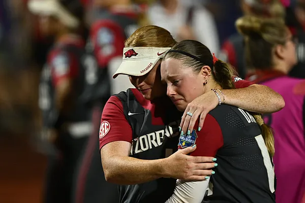 UPDATES & ANALYSIS: Arkansas softball vs. UCLA at the Women's College World Series