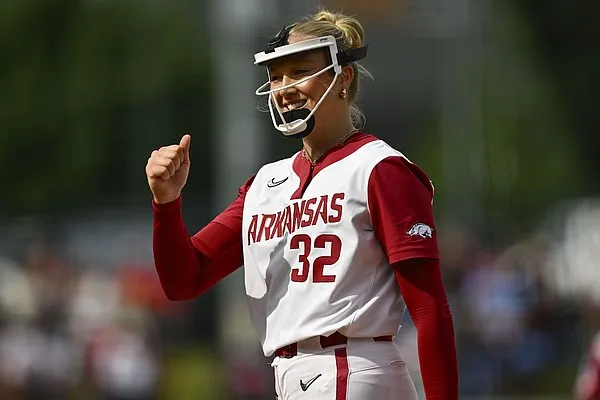 Arkansas softball pitcher Saylor Timmerman returning for sophomore season