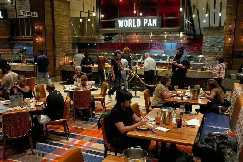 Old-school Vegas buffets vanishing