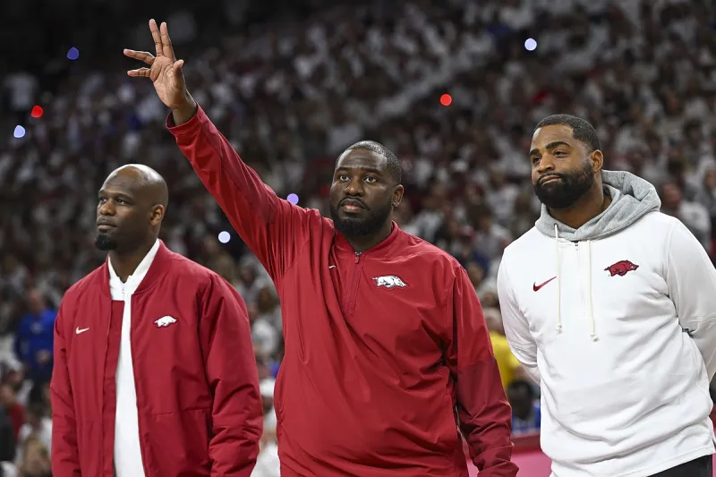 3-star defensive end pledges to Arkansas